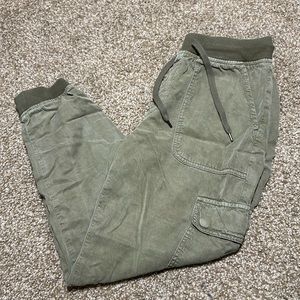 Green cargo jogger pants
